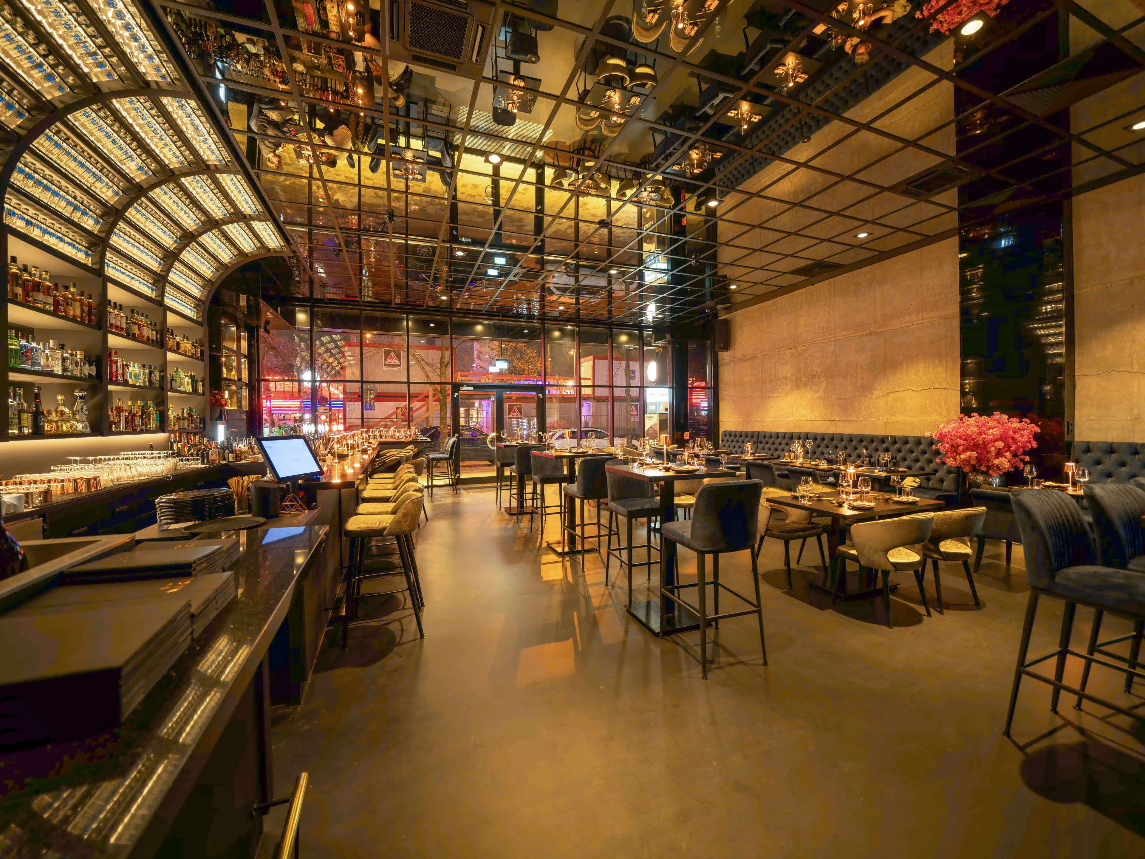 SUSHI-RESTAURANT